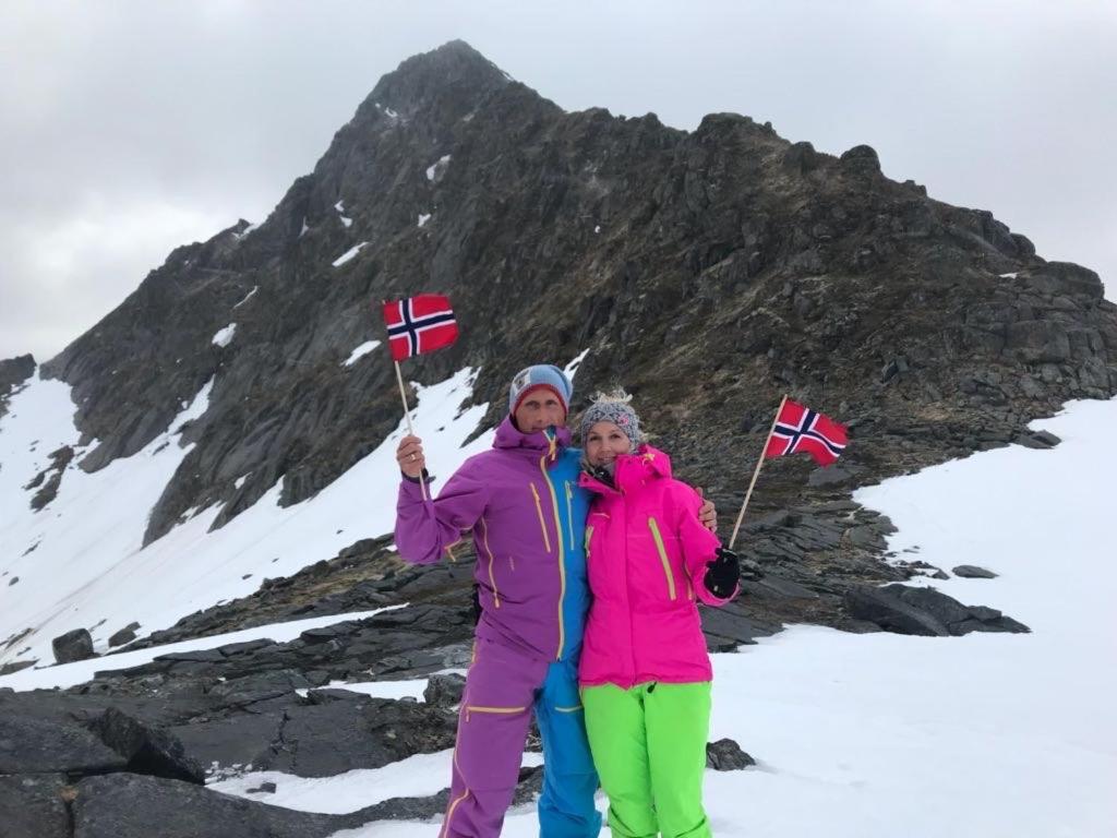 Veien Til Senja Apartamento Finnsnes Exterior foto